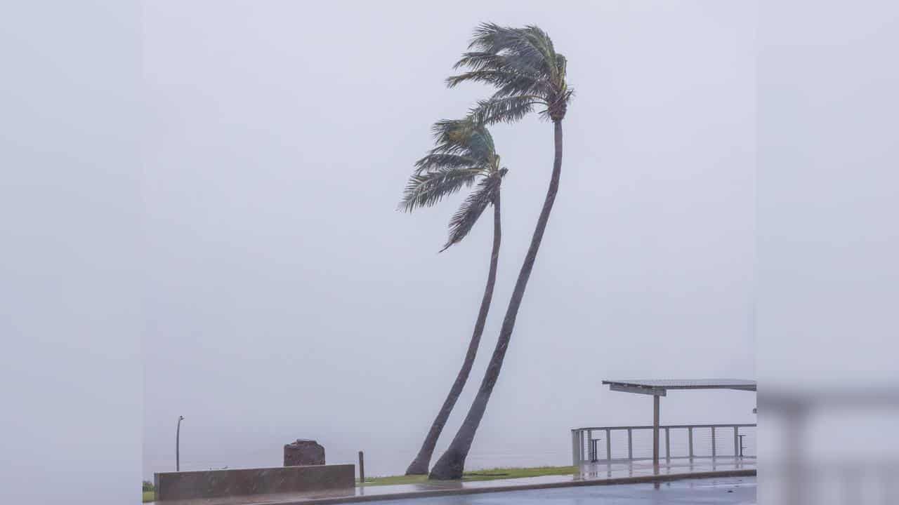 Severe weather at Koombana Lookout