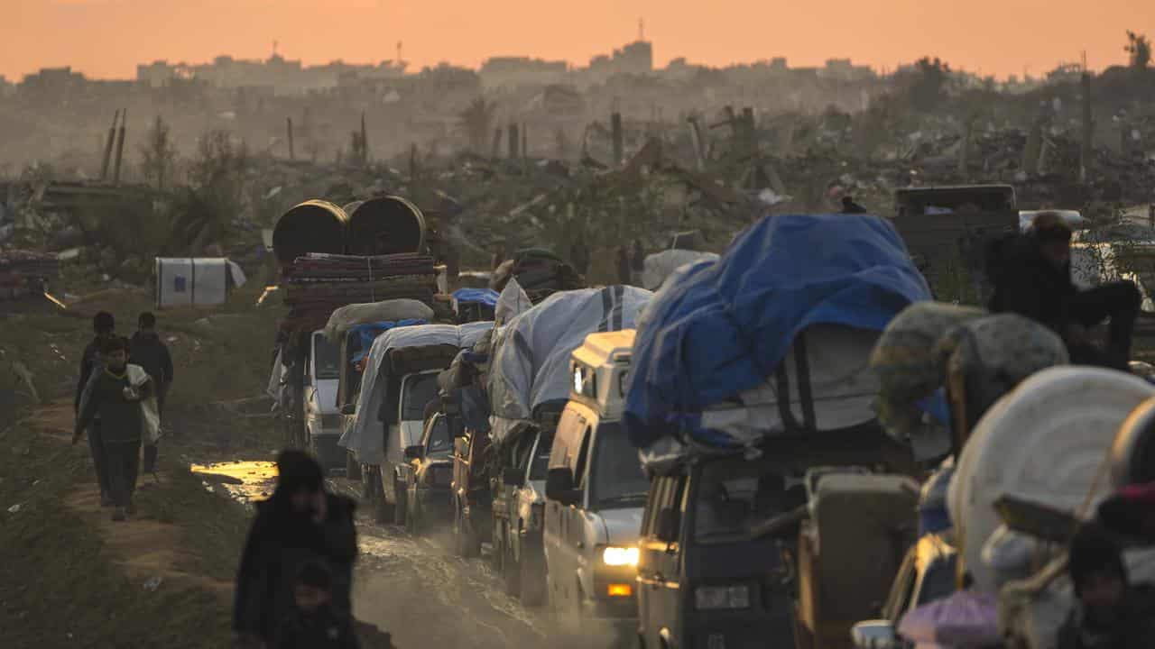 Displaced Palestinians make their way to their homes in northern Gaza