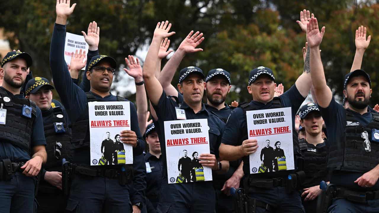 Victoria Police officers walk off the job over pay and conditions