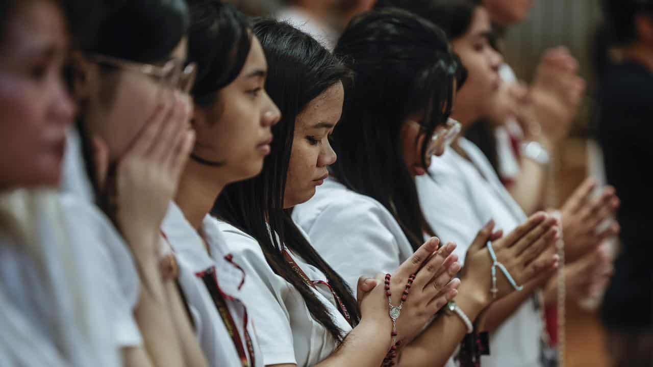 Catholics pray for the pope at Manila Cathedral