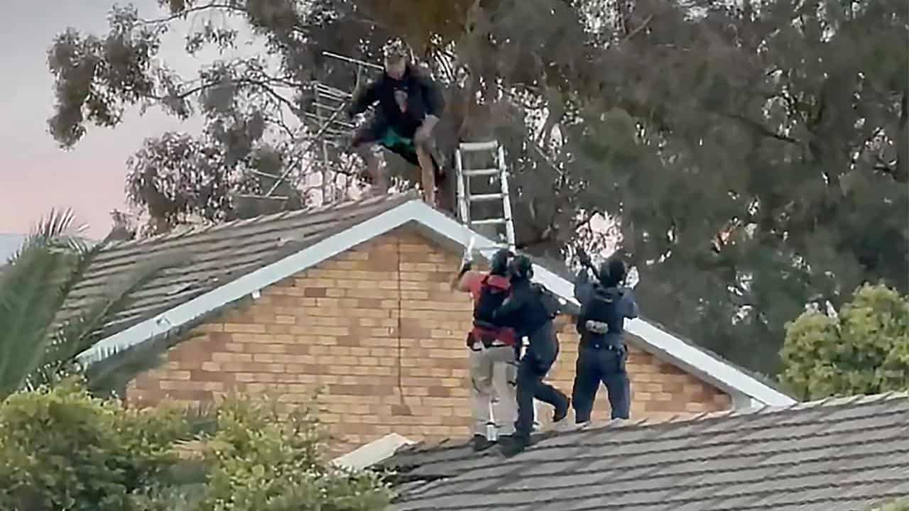 A man in a rooftop stand-off with police in Tamworth