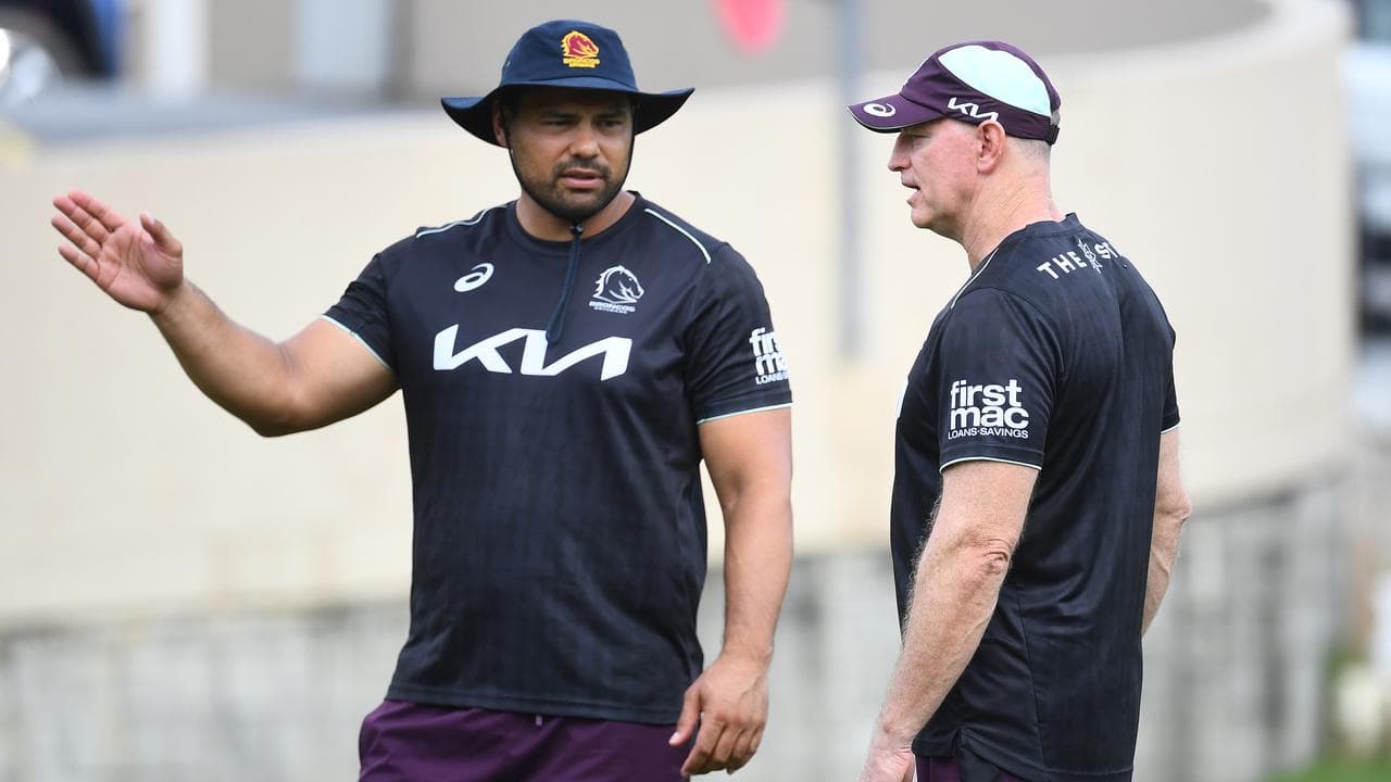 Assistant coach Ben Te'o