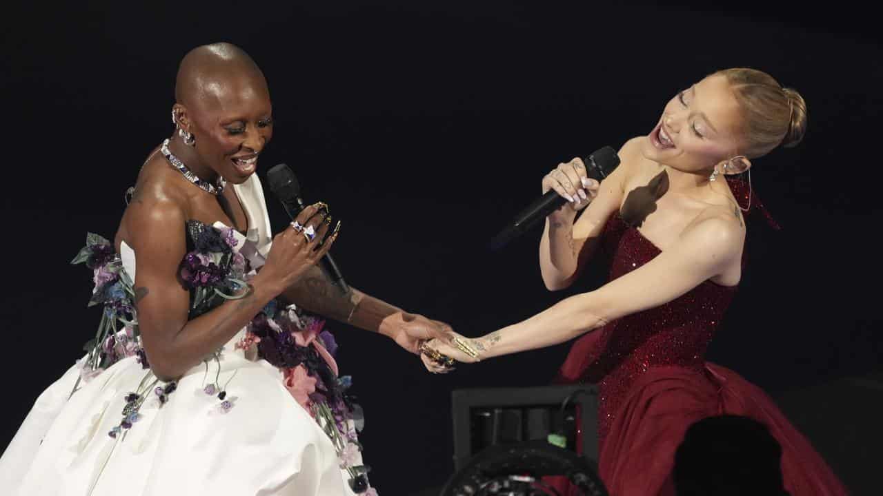 Cynthia Erivo and Ariana Grande perform Defying Gravity