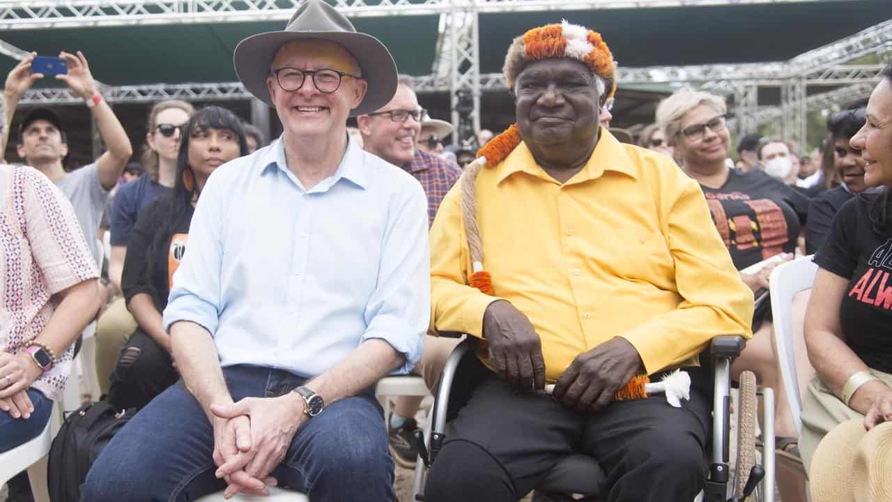 Anthony Albanese with the late Galarrwuy Yunupingu (file)