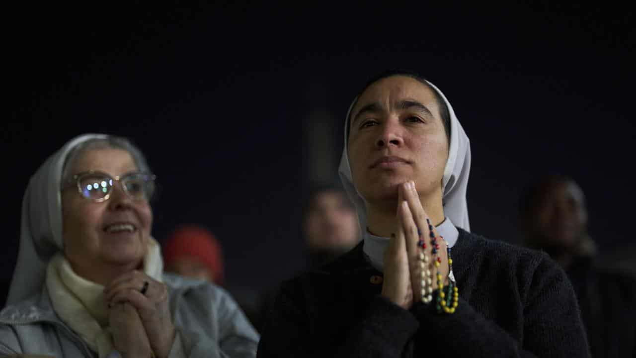 Catholic nuns praying