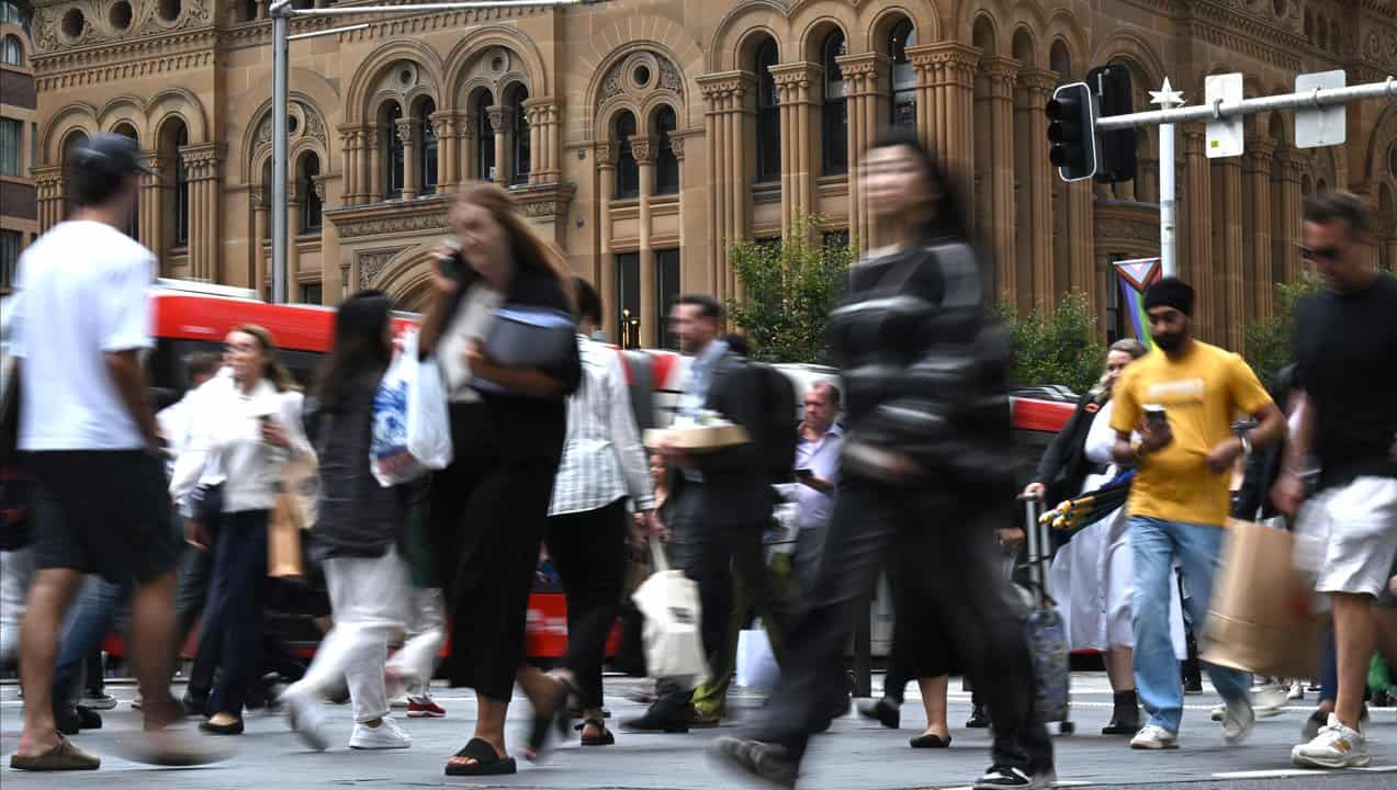 Sydney CBD workers during lunchtime in Sydney