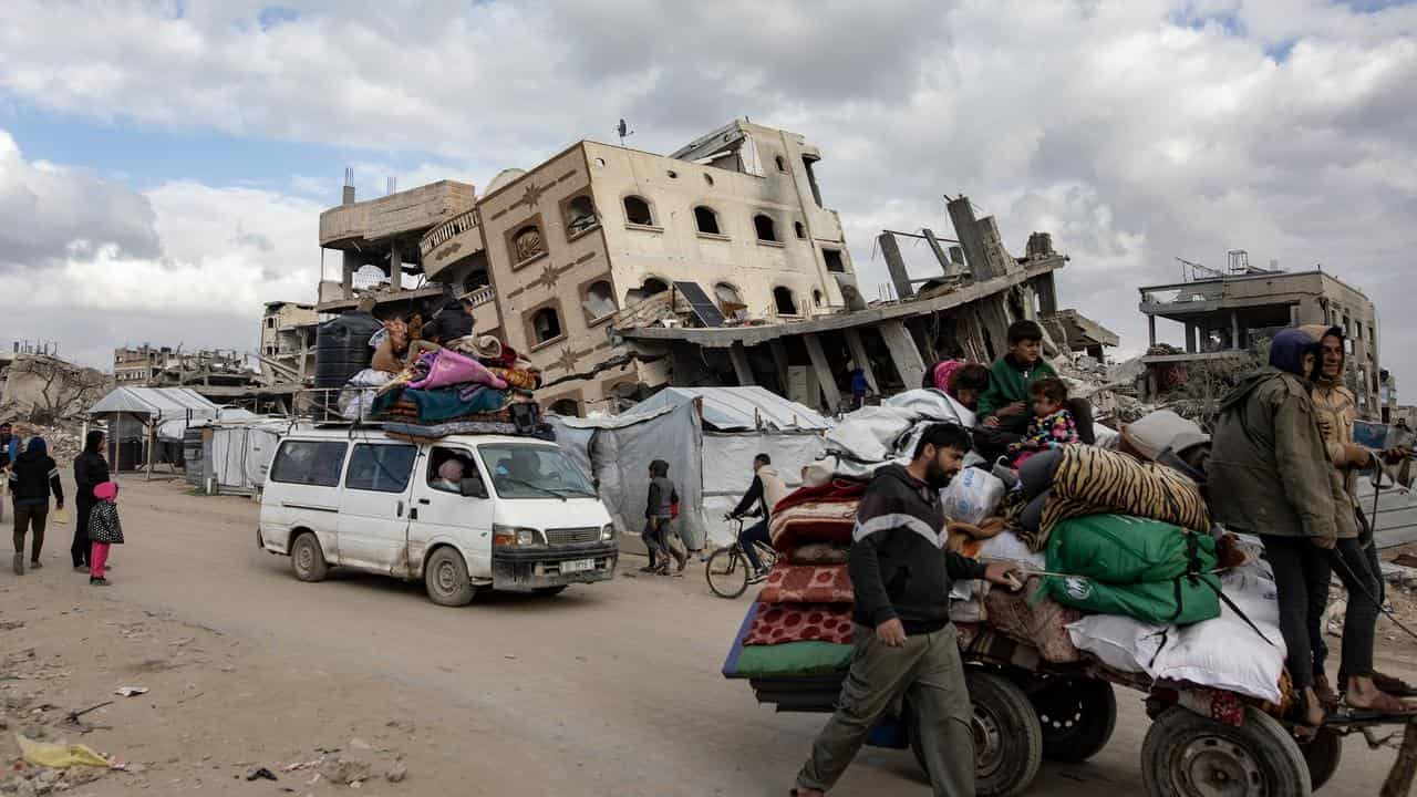 Palestinians flee northern Gaza