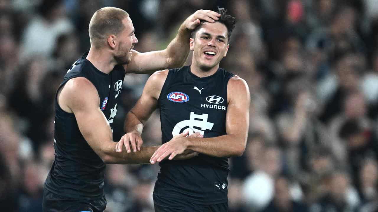 (L-R) Harry McKay and Elijah Hollands.