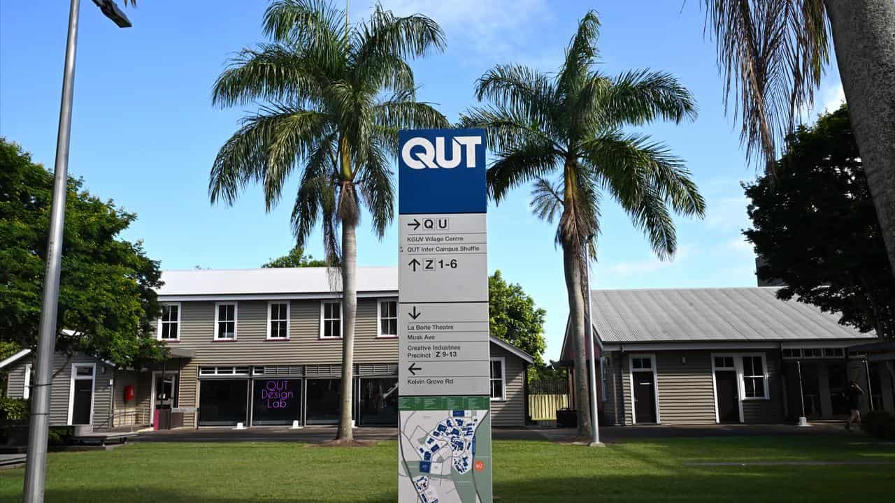 QUT