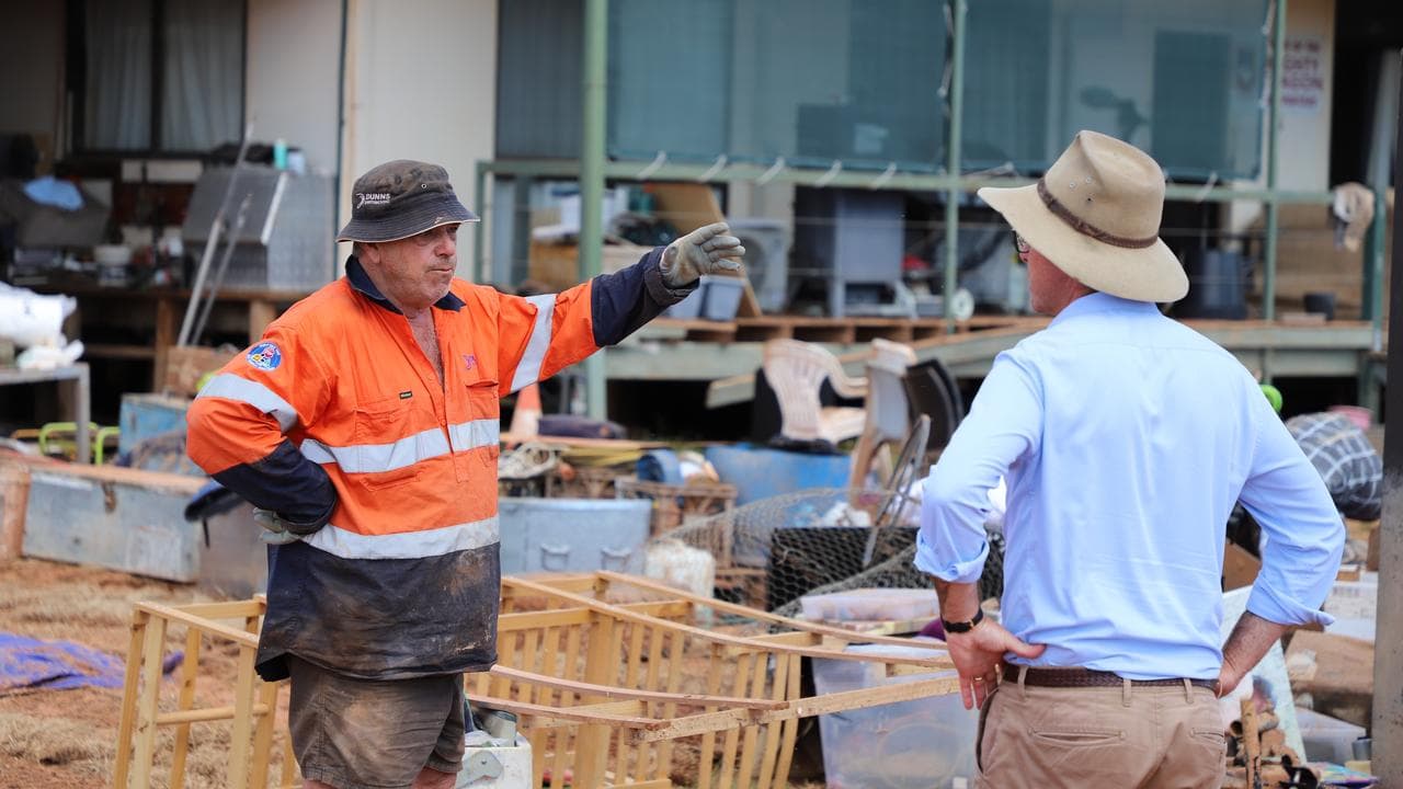 David Littleproud visits the flood devastated town of Thargomindah
