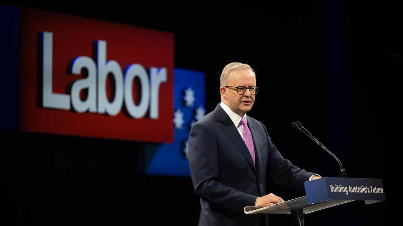Mr Albanese makes a speech during the election campaign.