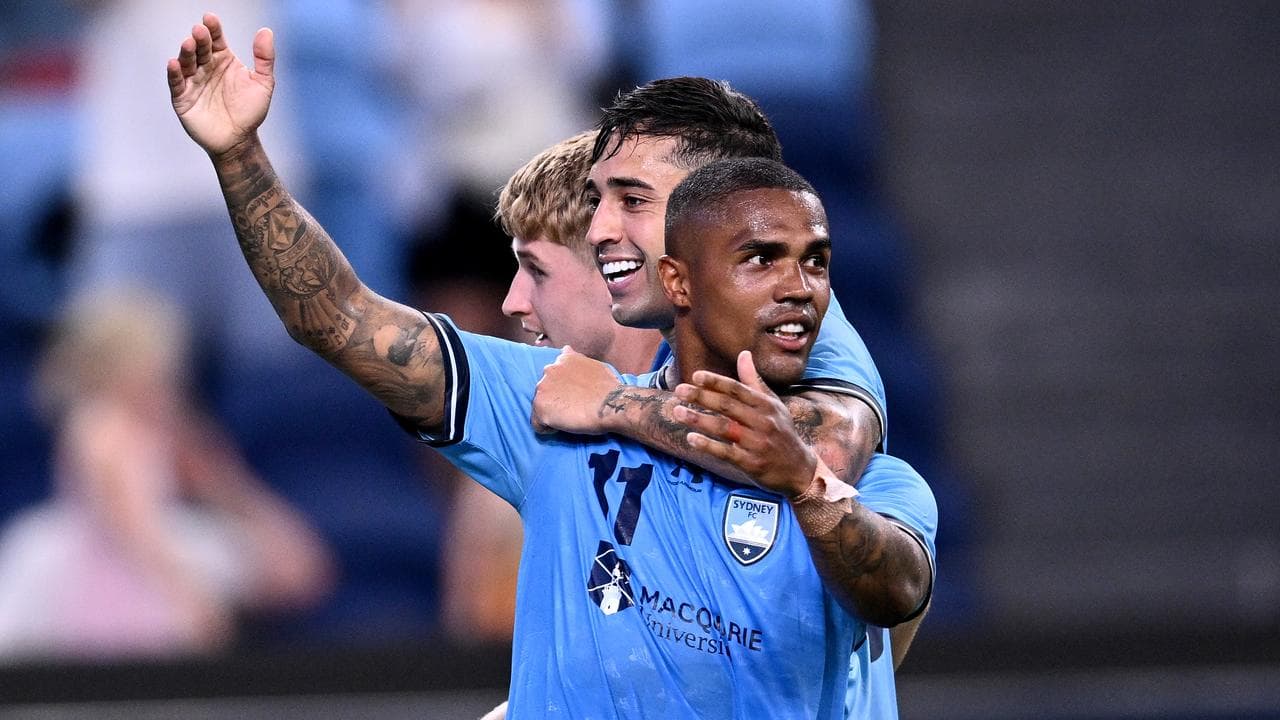 Douglas Costa.