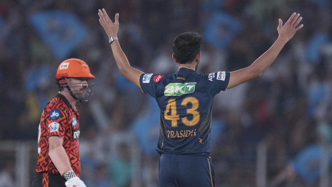 Krishna bowls, Head gets caught