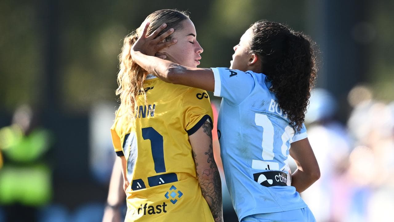 Melbourne City's Lourdes Bosch (right)