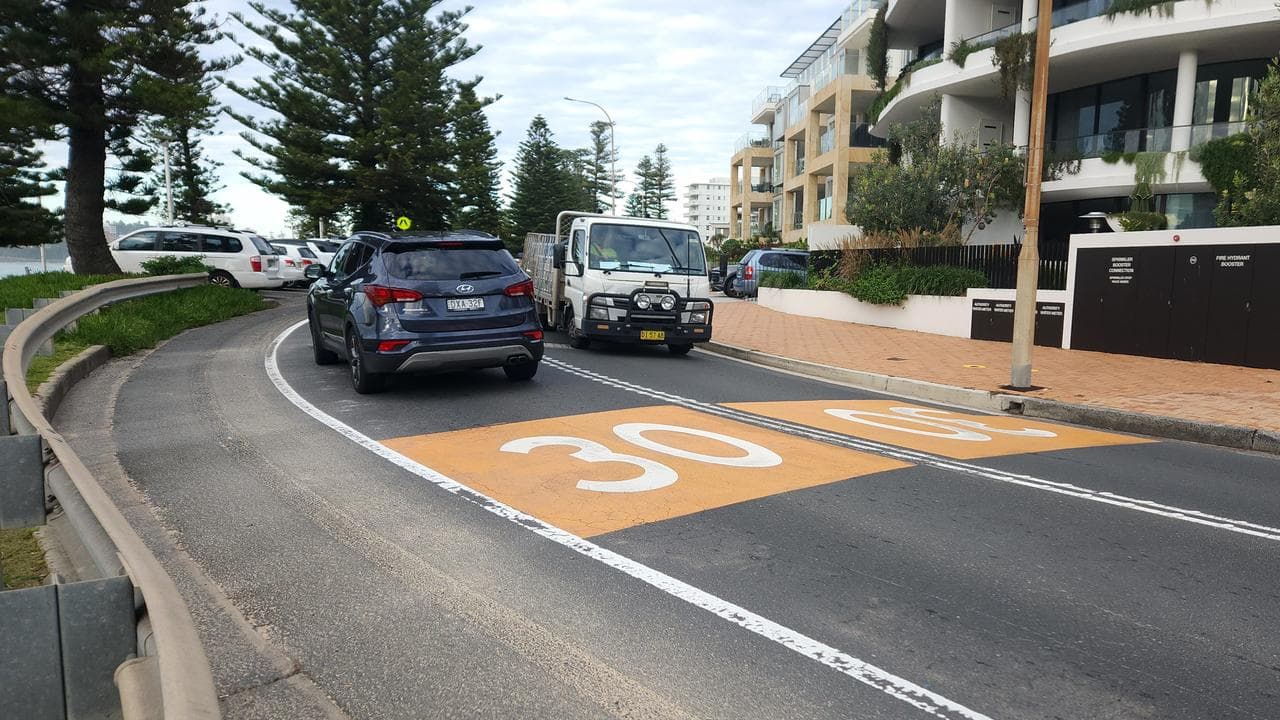 Cars travel at 30km/h