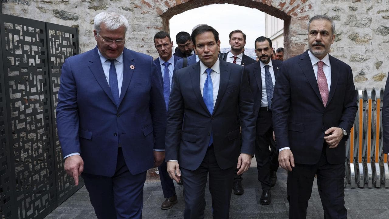 US Secretary of State Marco Rubio (centre) in Istanbul
