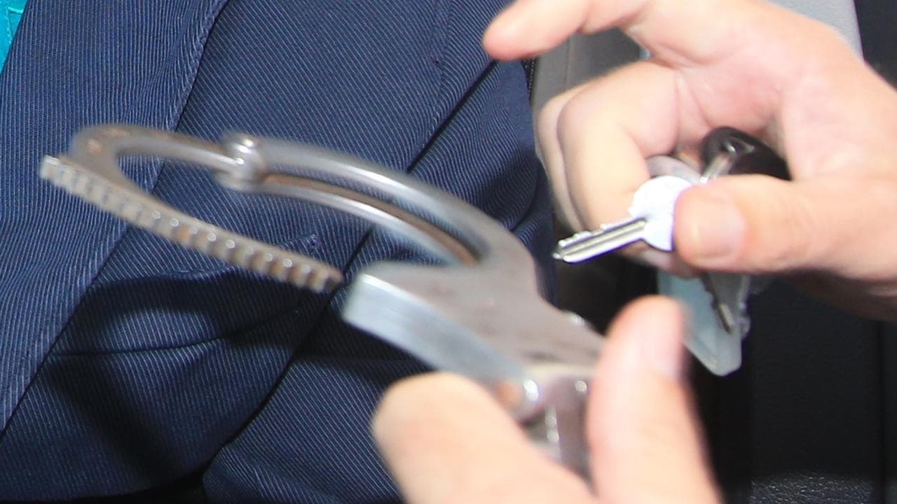 Handcuffs (file)