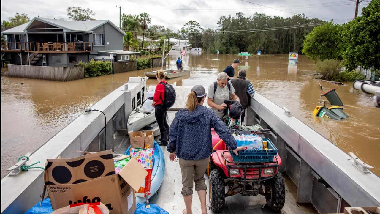 Port Macquarie locals help deliver food and aid during flooding