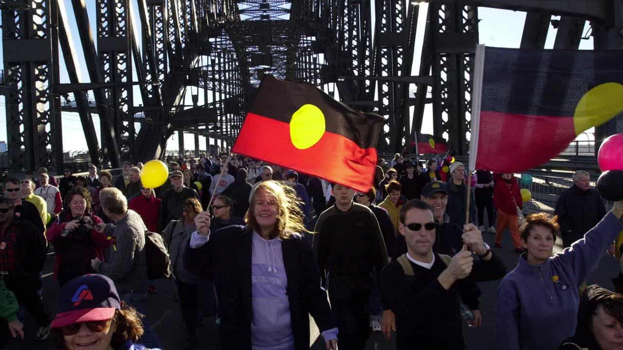 Walk for Reconciliation across the Sydney Harbour Bridge in 2000