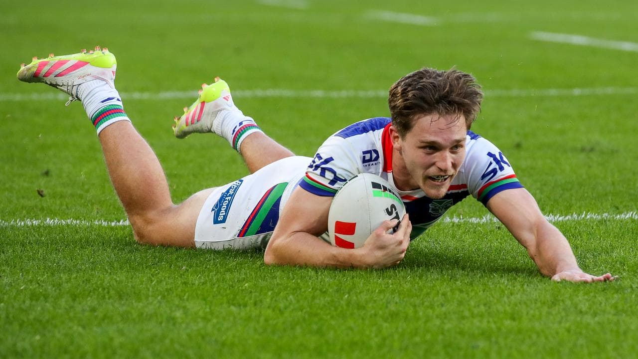 Luke Metcalf scores a try for the Warriors.