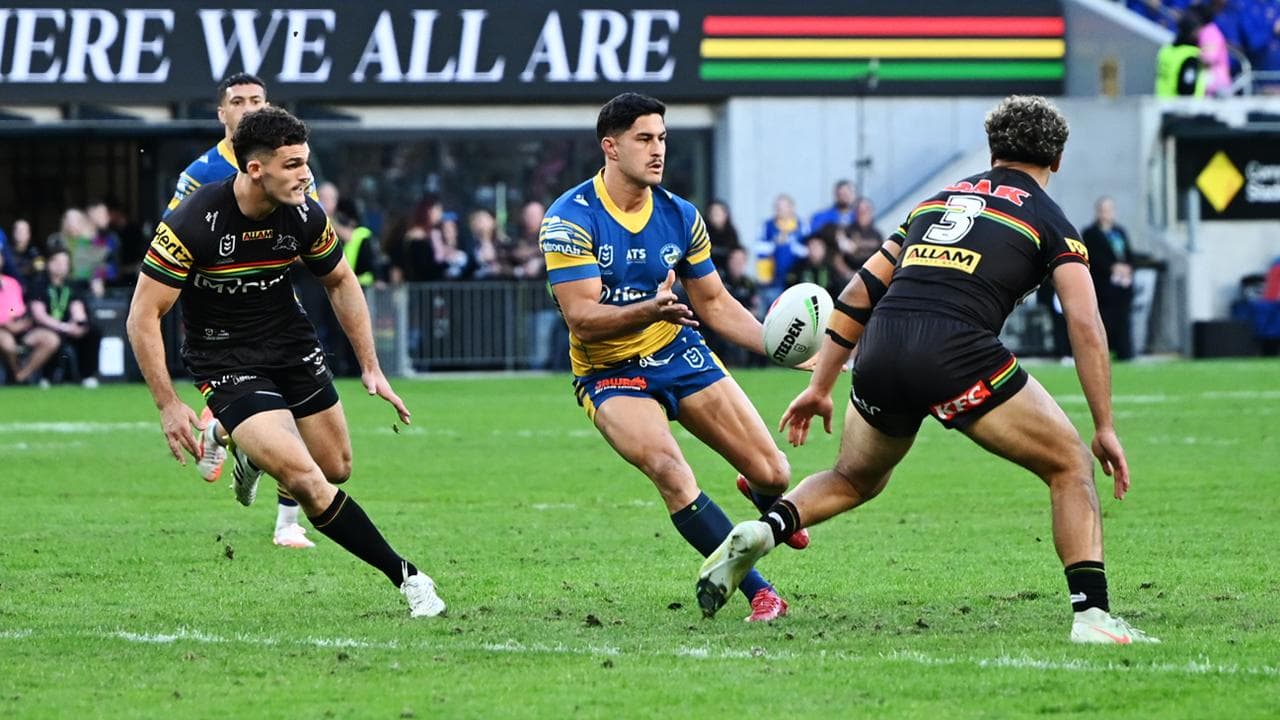 Dylan Brown (centre)
