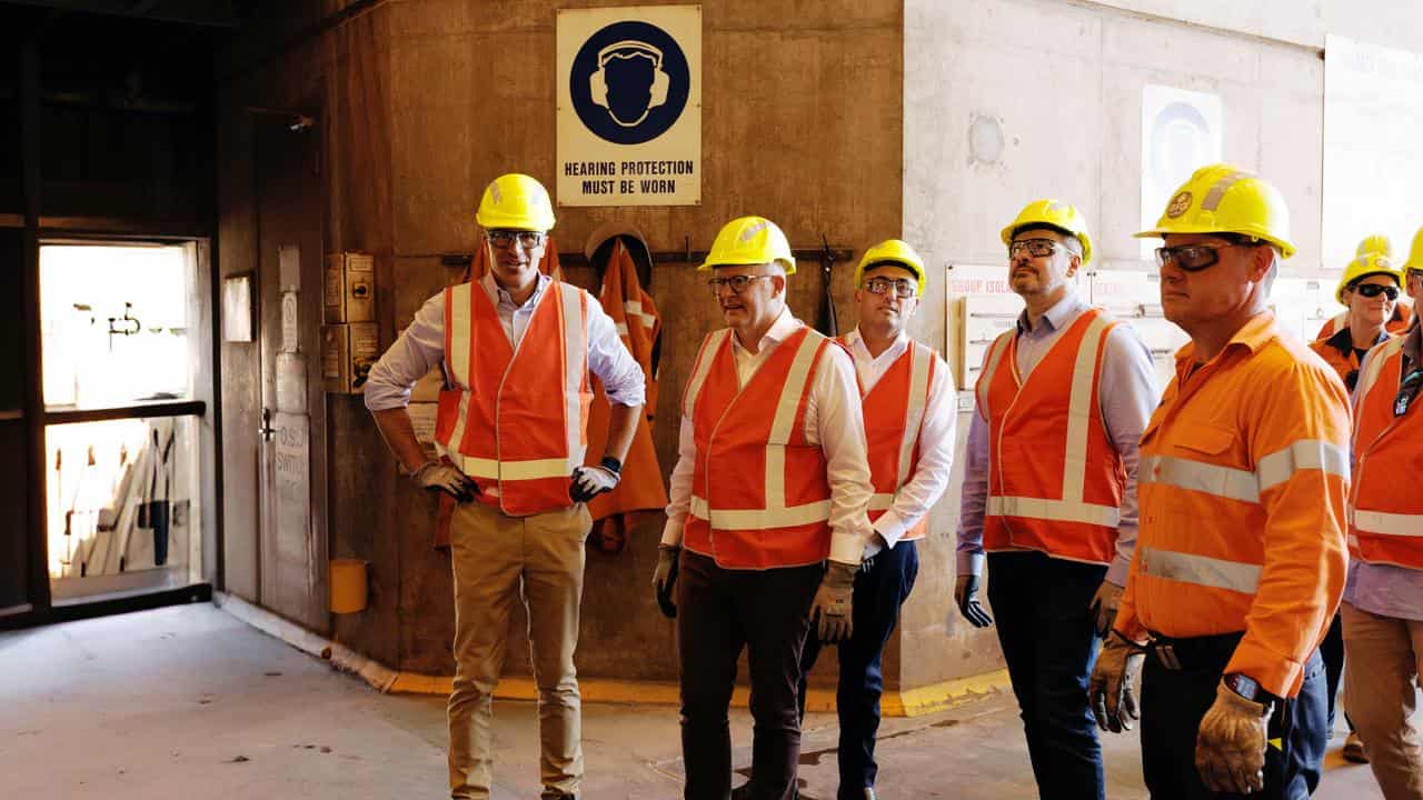 Anthony Albanese and Peter Malinauskas at Whyalla Steelworks