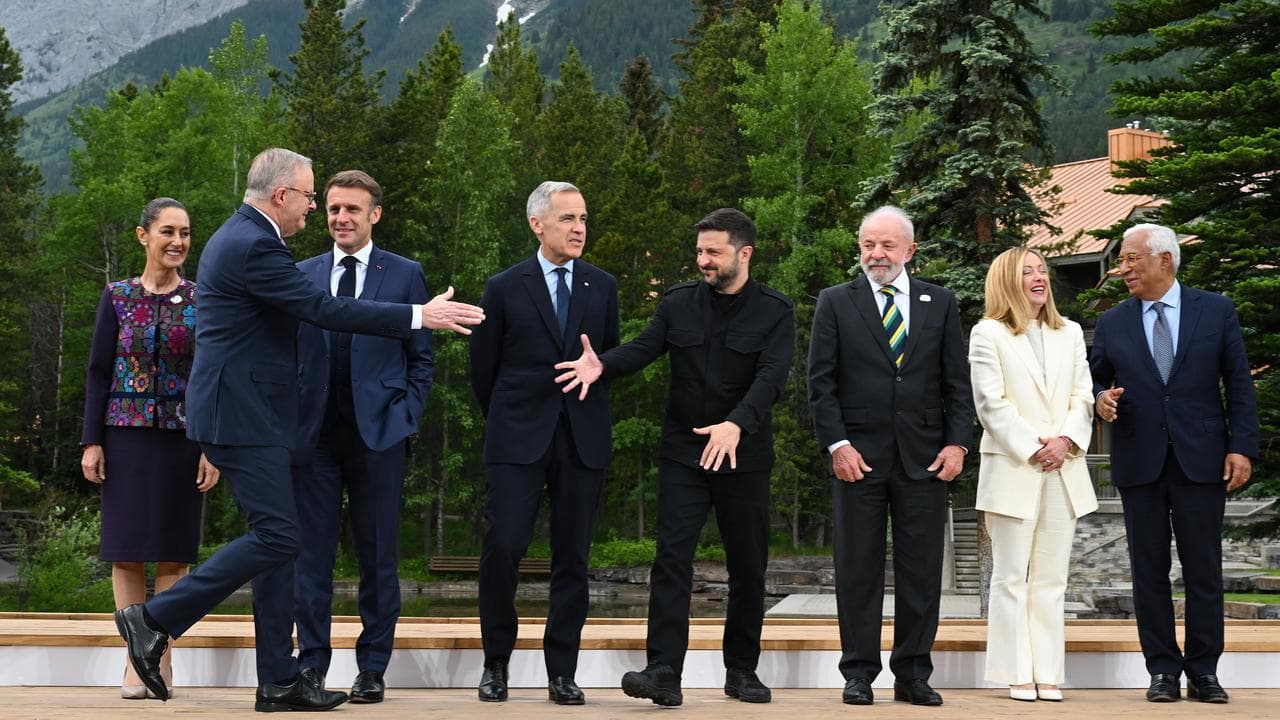 Anthony Albanese greets President of Ukraine Volodymyr Zelenskyy