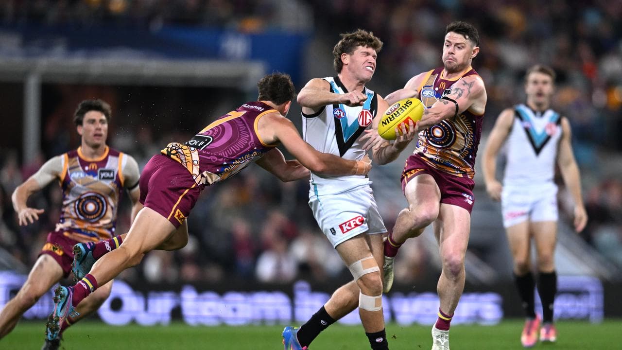 Port Adelaide's Mitch Georgiades (centre)