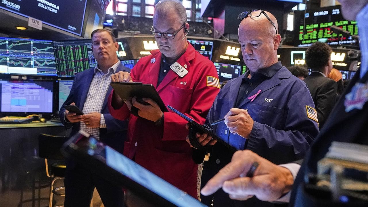 S&P 500 notches record high close on optimism about trade deals