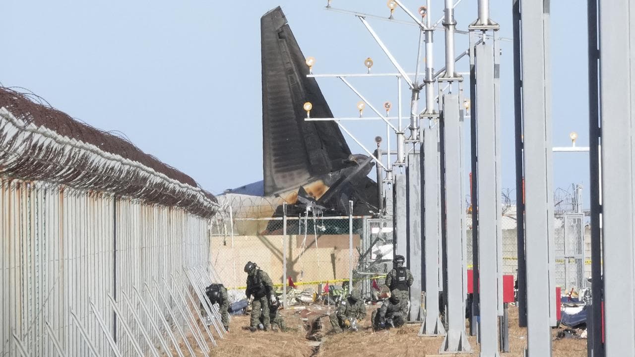 South Korean army soldiers at a plane crash site