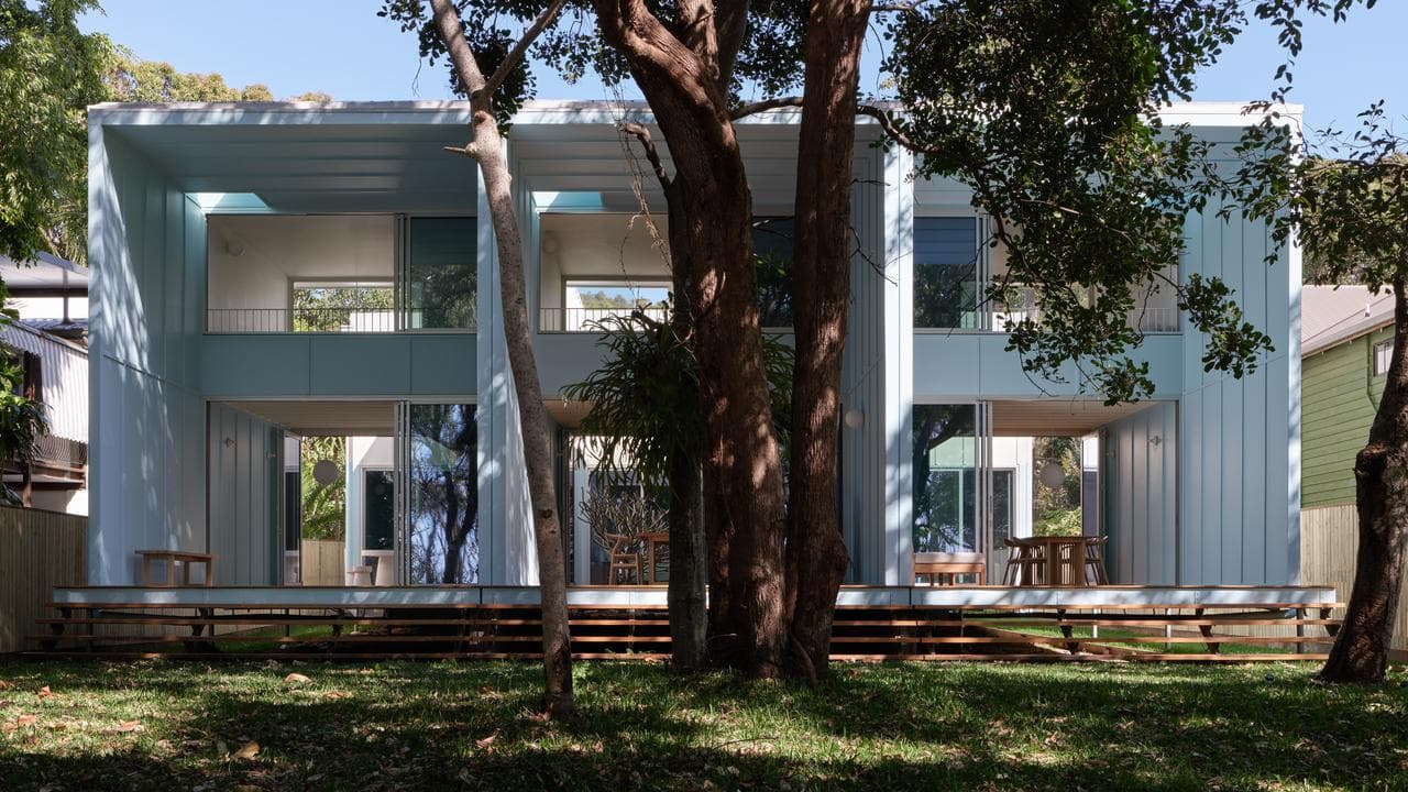 New house on North Stradbroke Is by Blok Modular and Vokes and Peters