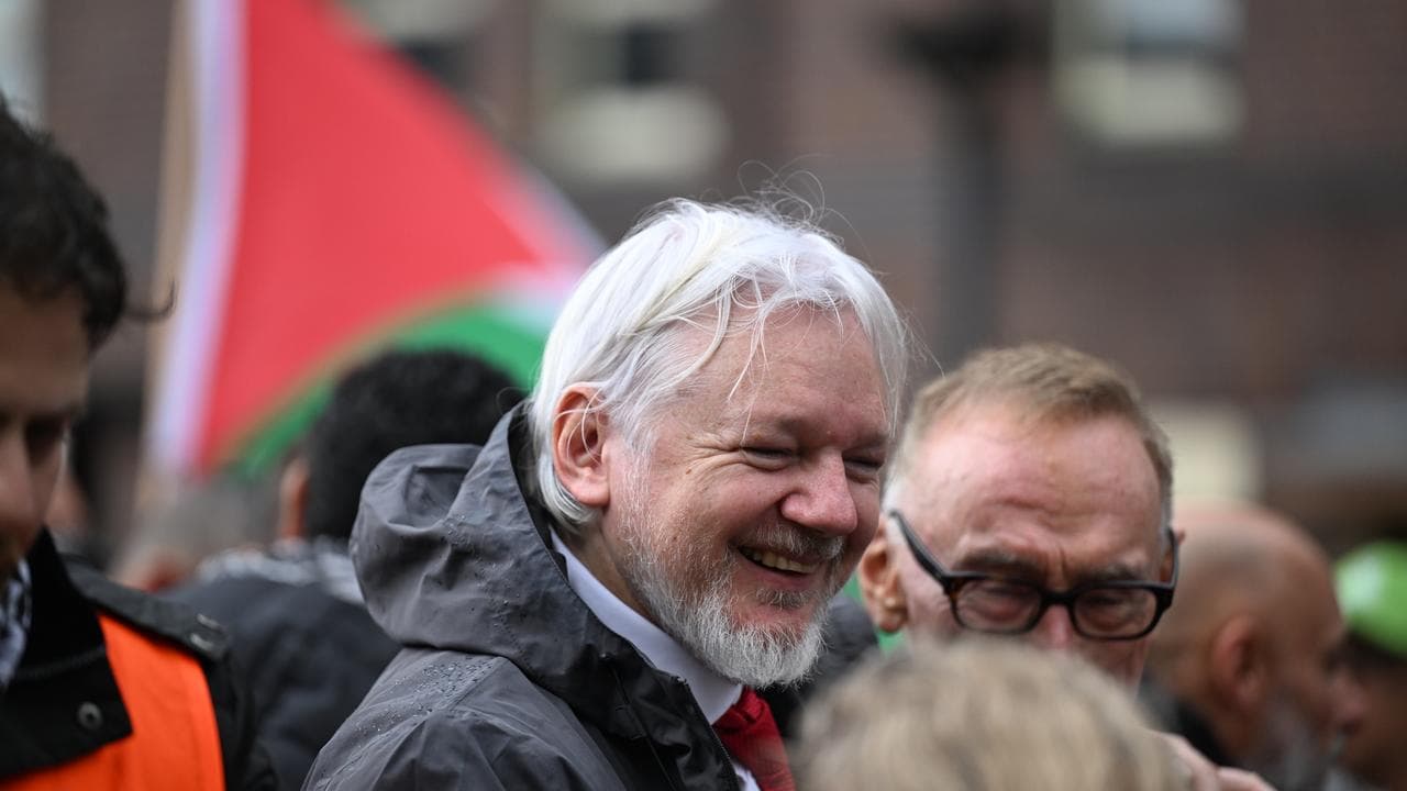 Julian Assange next to Bob Carr