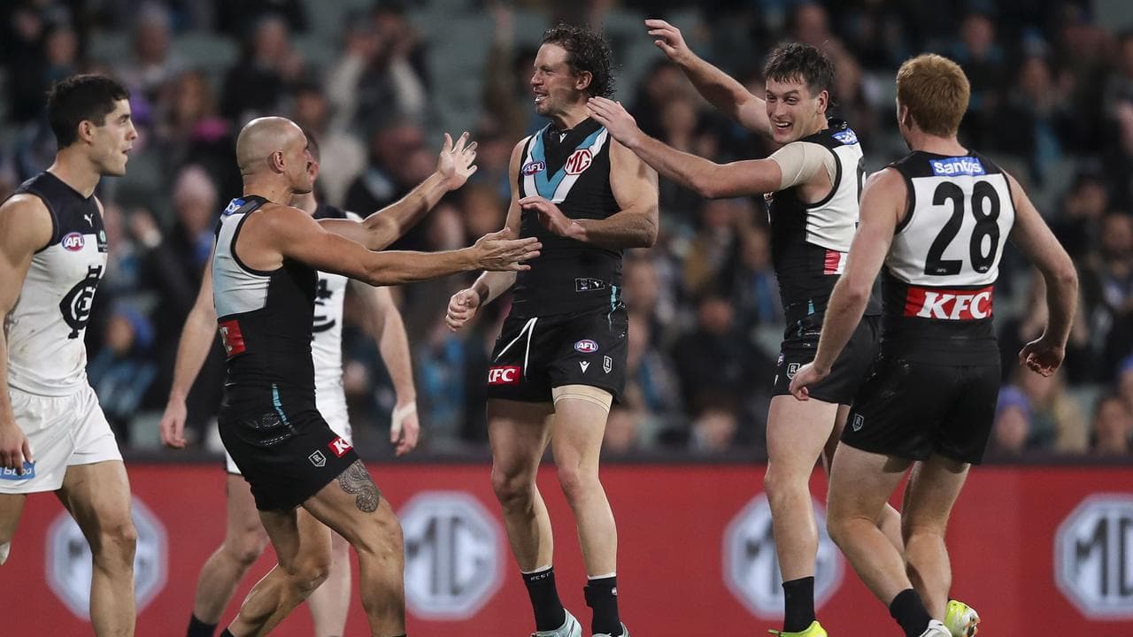 Port Adelaide veteran Travis Boak (centre)