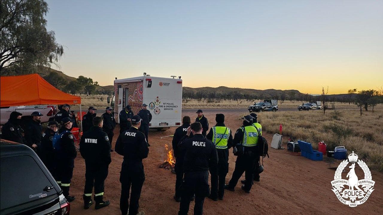 Searchers attend a briefing in the operation to find Gach Top.