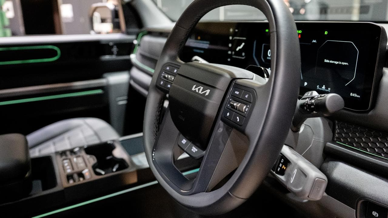 LIGHT COMMERCIAL MOTOR SHOW STOCK