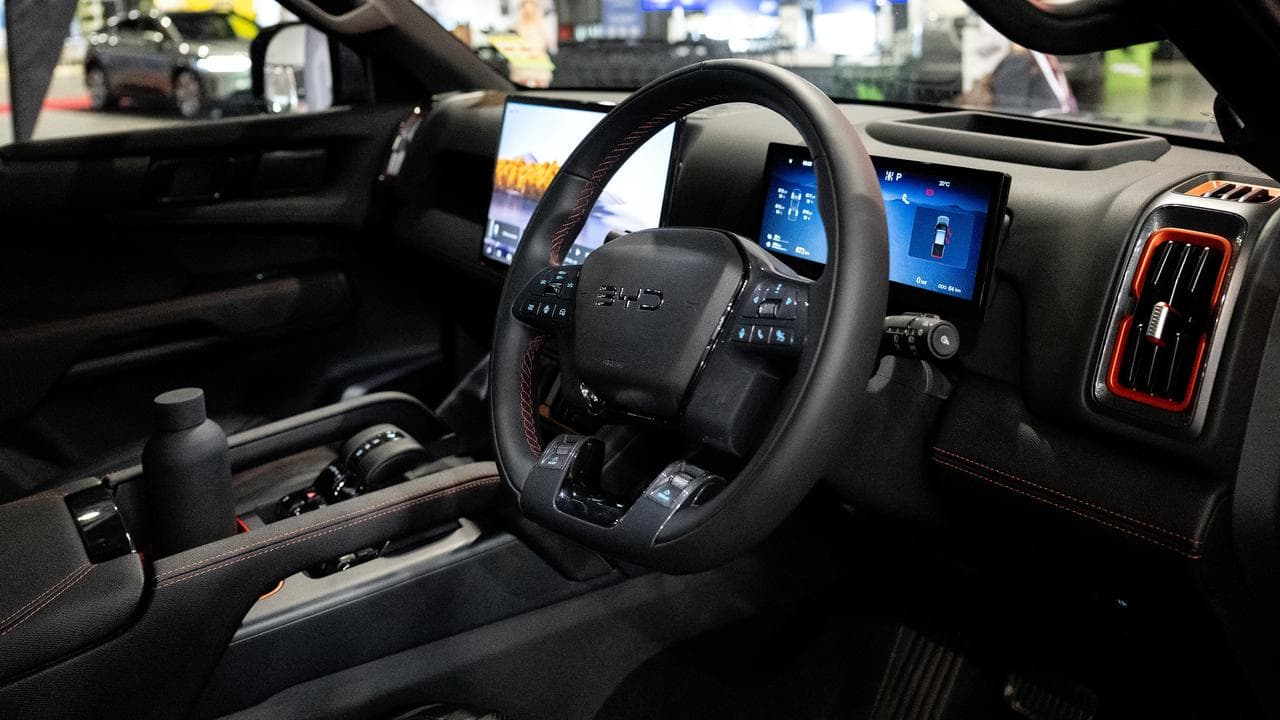 LIGHT COMMERCIAL MOTOR SHOW STOCK