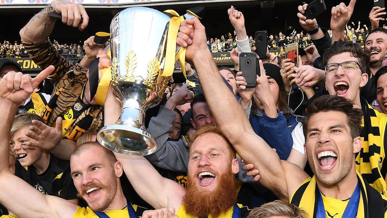 Kamdyn McIntosh (left) .