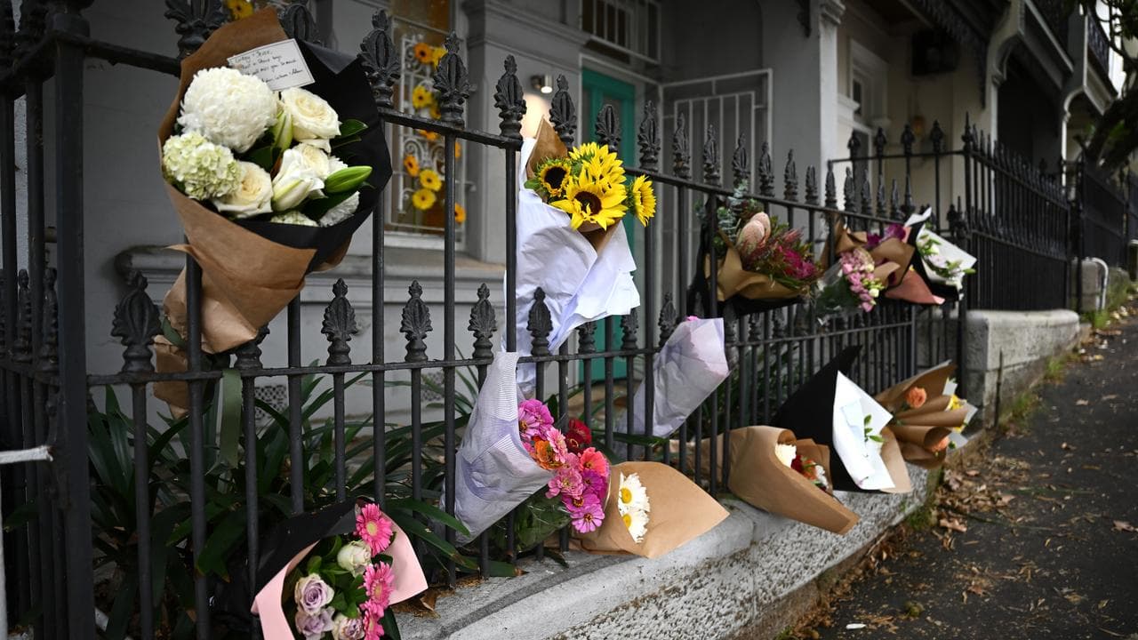Flowers on fence (file)