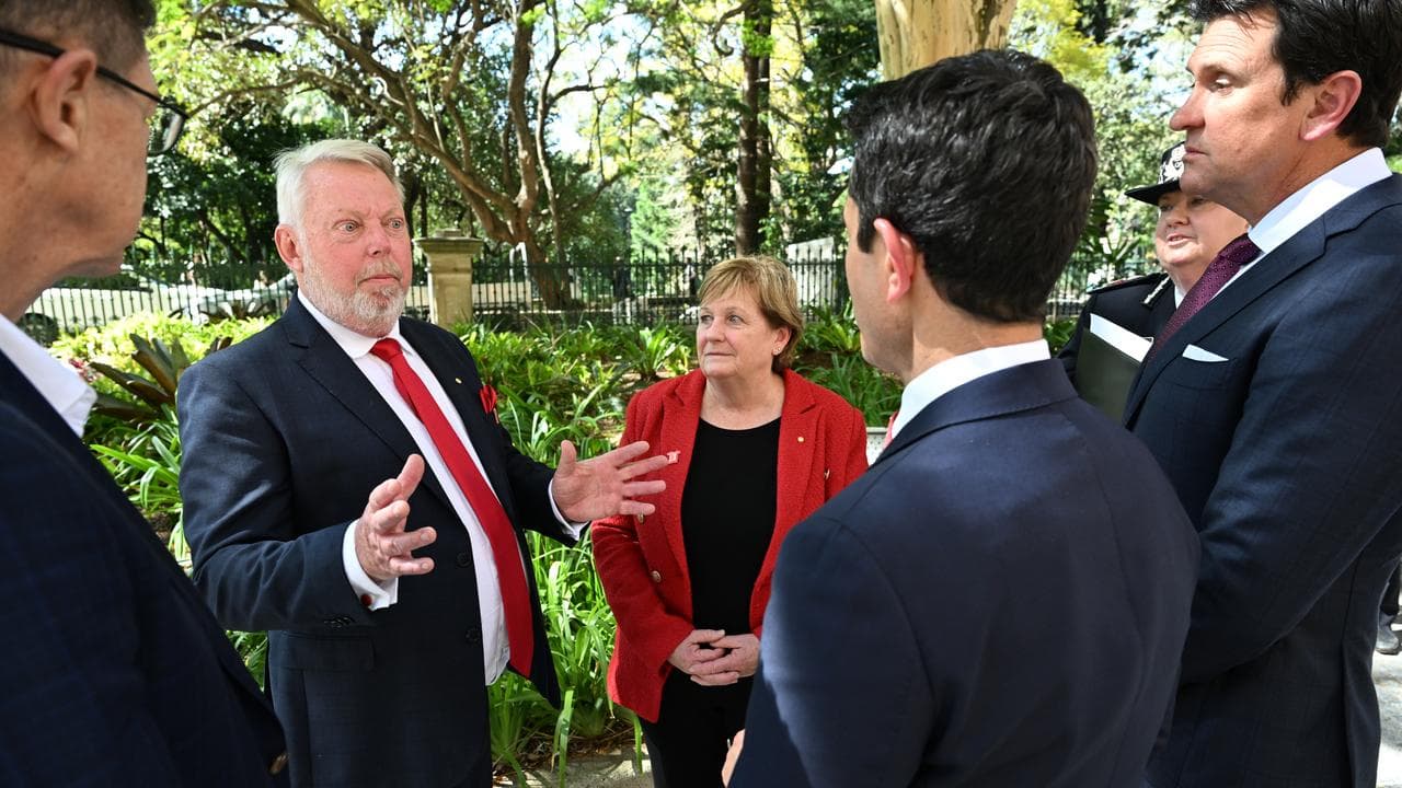 Bruce and Denise Morcombe with politicians