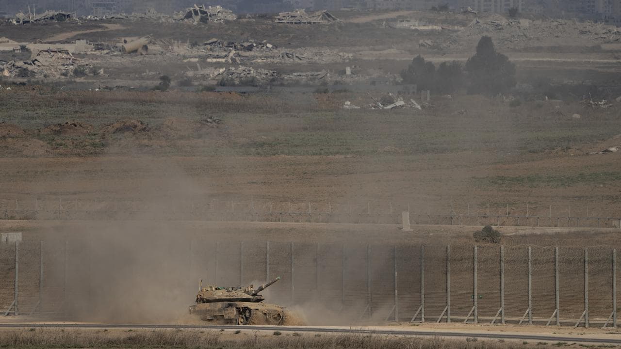 Israeli tank at Gaza border