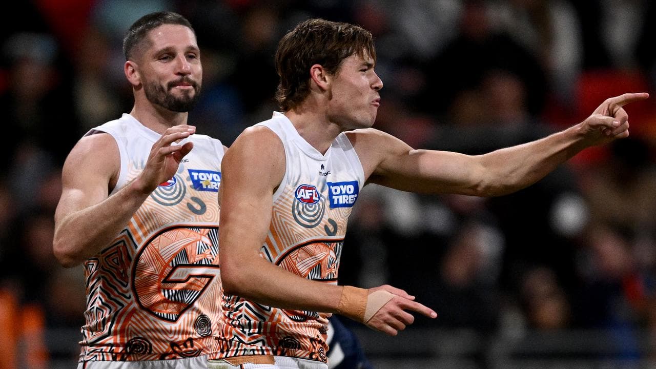 Aaron Cadman of the Giants (right)