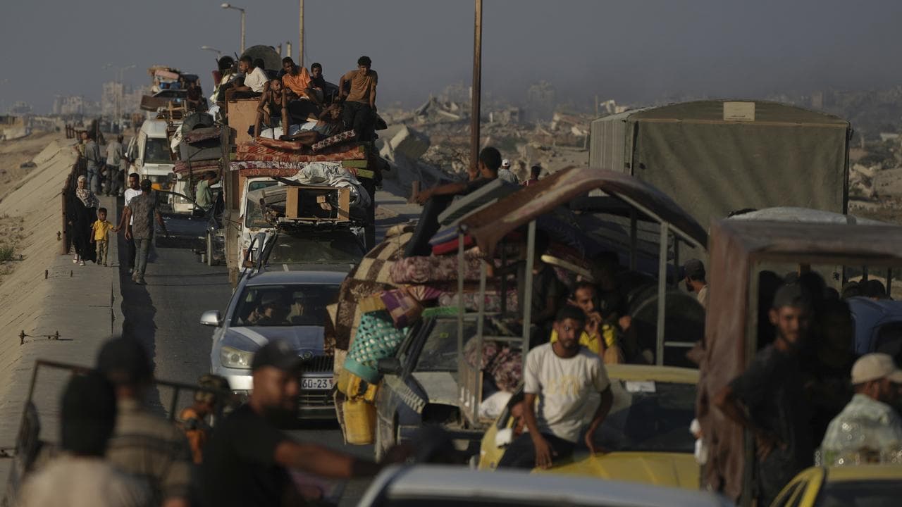 Displaced Palestinians fleeing northern Gaza Strip
