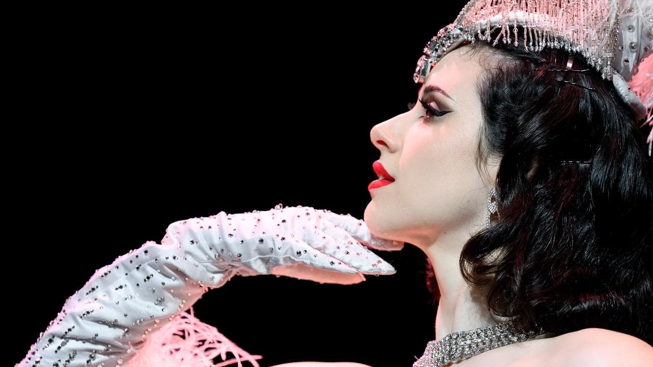 Burlesque star Evana De Lune