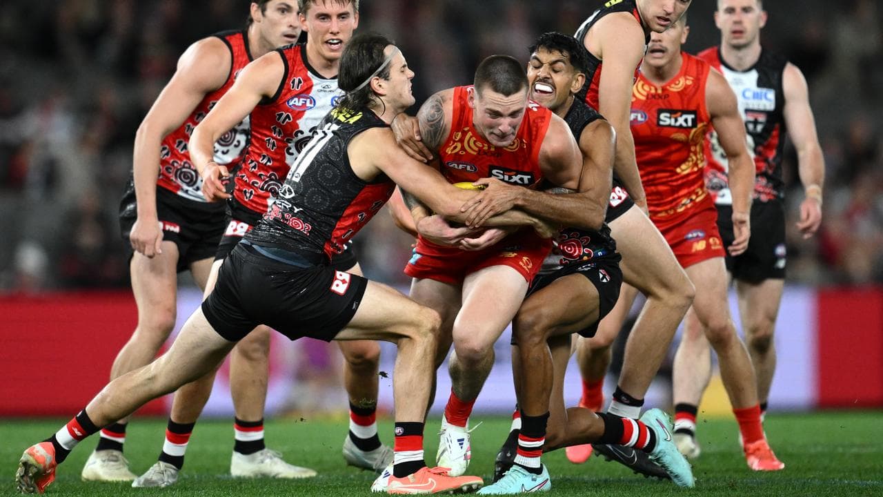 Bailey Humphrey (centre)