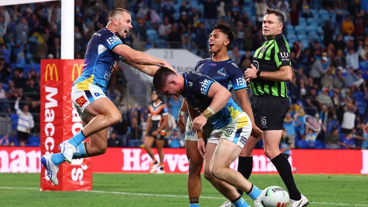 (L-R) Kieran Foran, Beau Fermor and Kieran Foran.