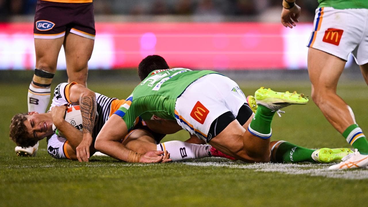 (L-R) Reece Walsh and Joseph Tapine.