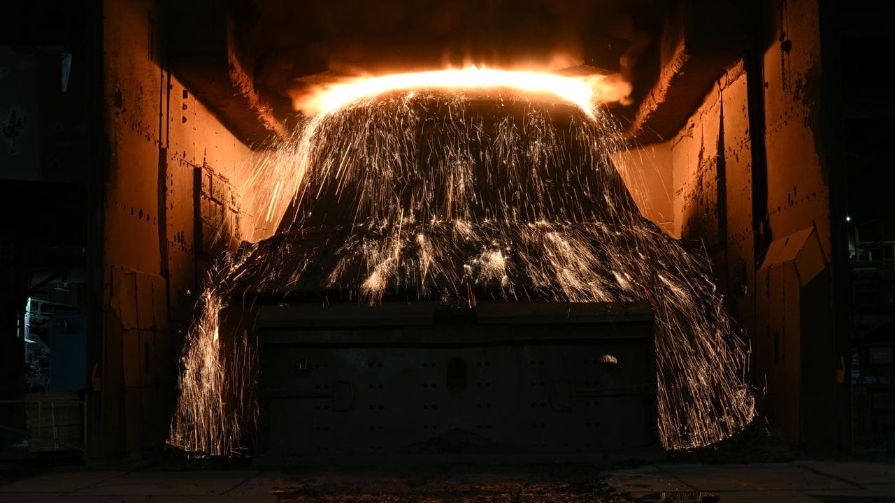 Molten steel