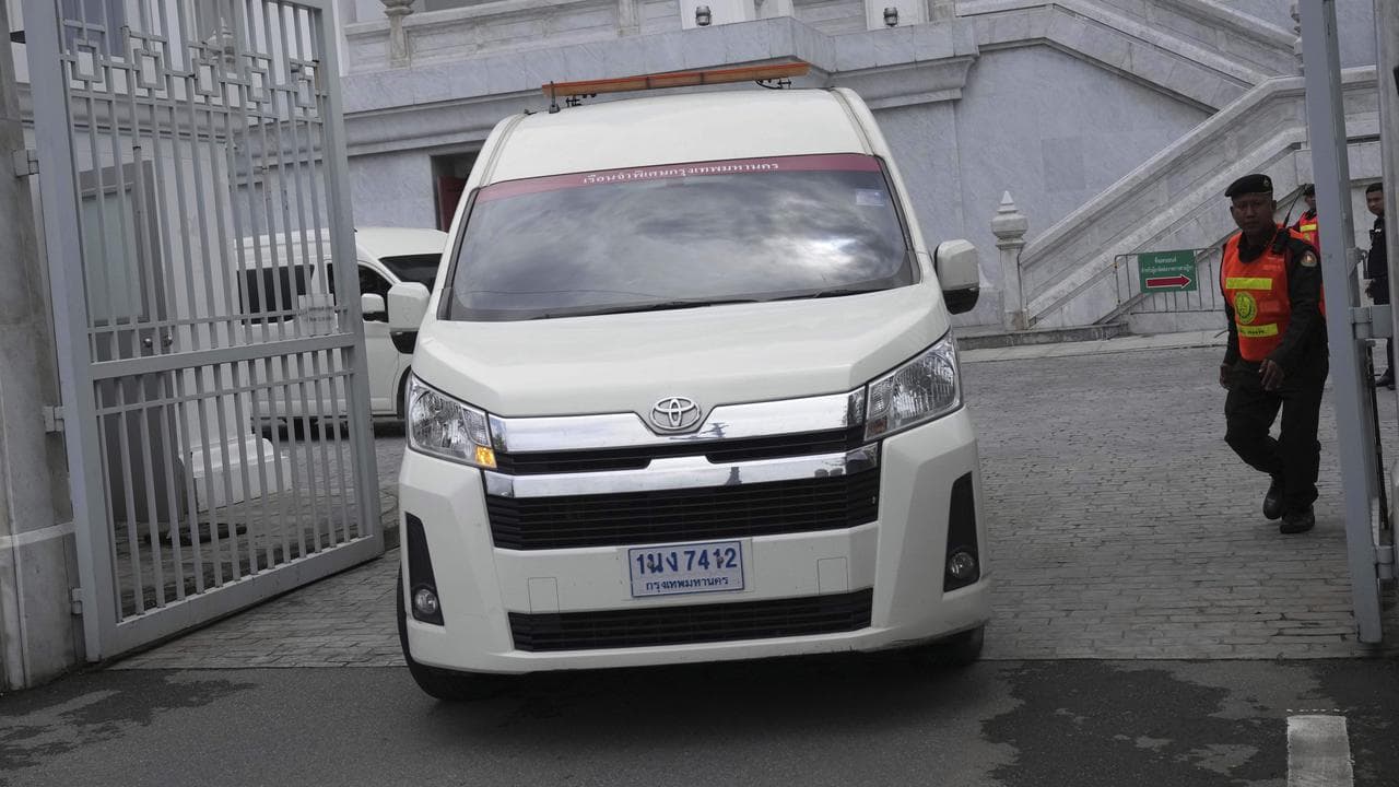 Cars carrying Thaksin Shinawatra leaves court for prison in Bangkok