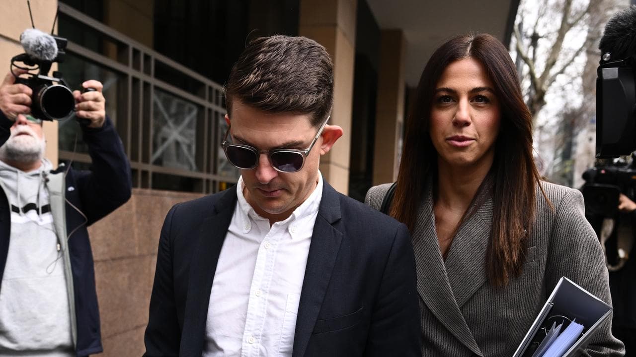 Donovan Pell (centre)