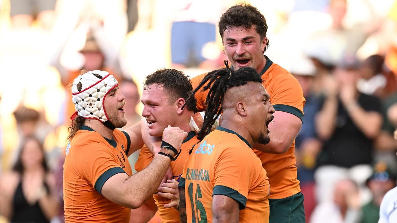 Angus Bell of the Wallabies (2L)